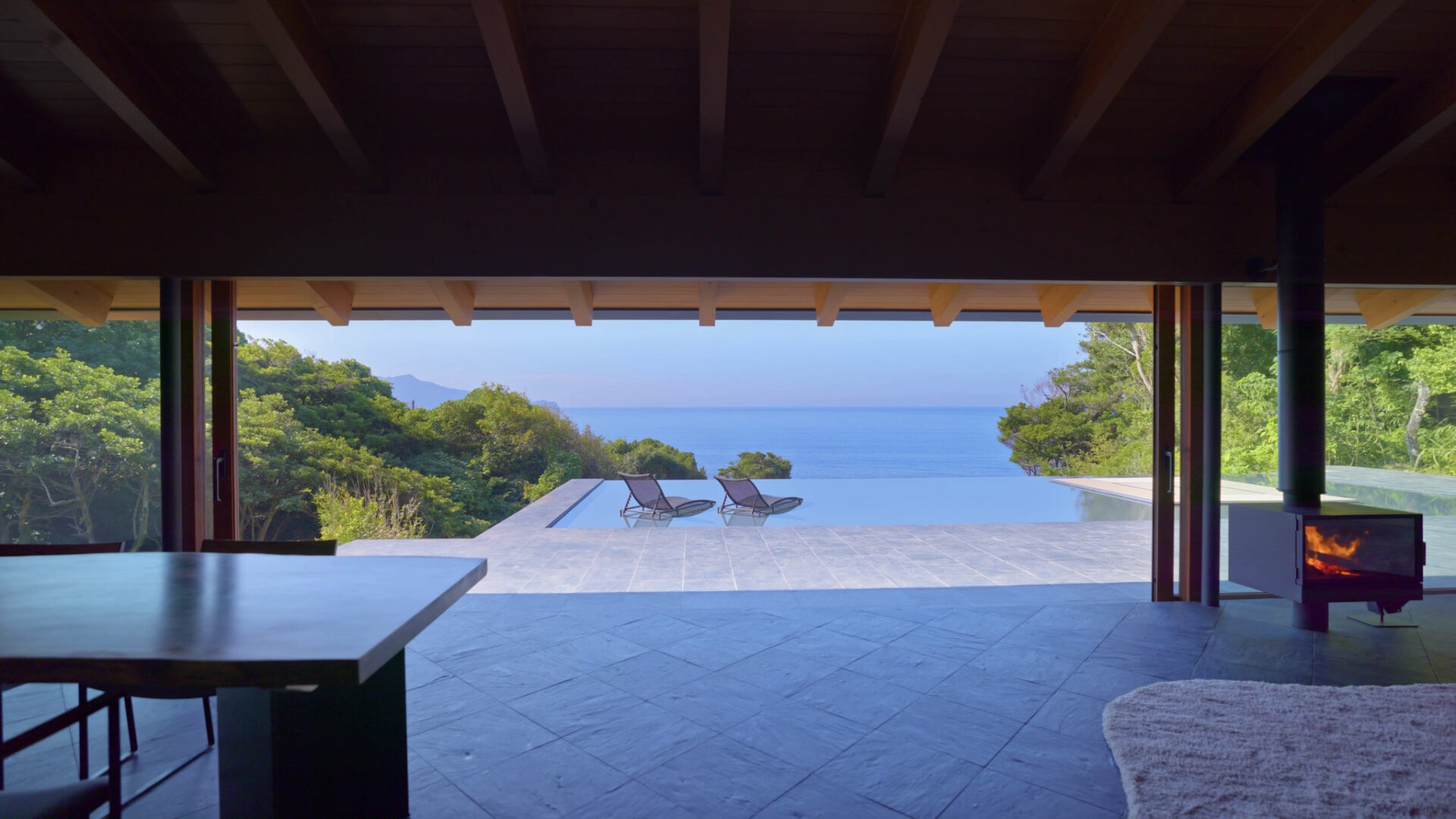 【メディア出演】テレビ東京『モーニングサテライト』にて『WEAZER』が紹介されました